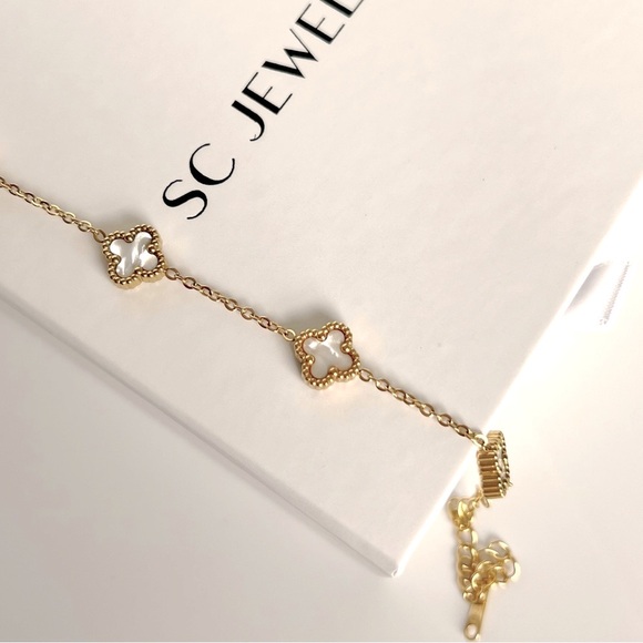 🎄 HOLIDAY PICK 🎄White Clover Bracelet Double Sided Petite Clover Mother of Pearl - Picture 2 of 11